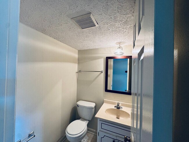 Foto del edificio - Lovely Town Home