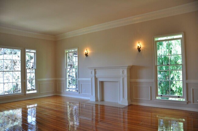 Building Photo - 1342 N Alta Vista Blvd