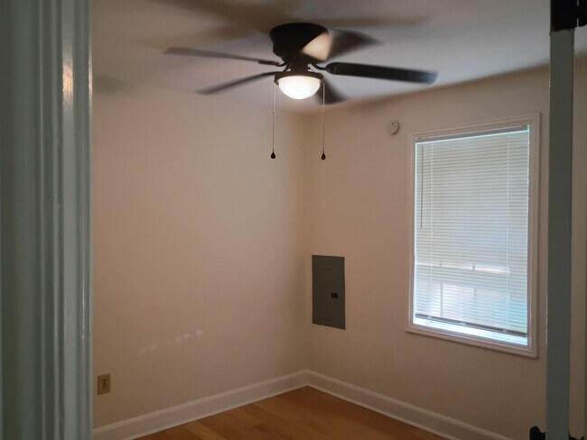 Foto del edificio - 1418-1418 Kinderway Ave