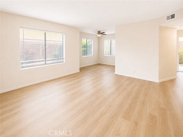 Foto del edificio - 8598 Tamarind Ave