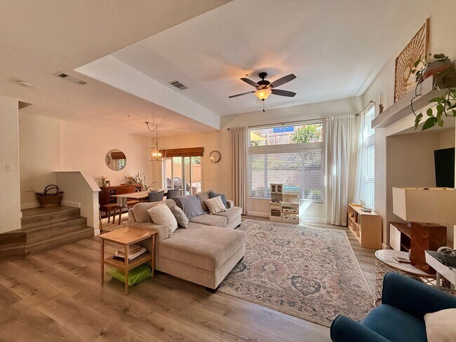 Foto del edificio - Beautifully Updated Home with Modern Finishes & Private Backyard Retreat!