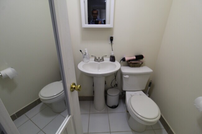 bath view 1 - 50 W 82nd St