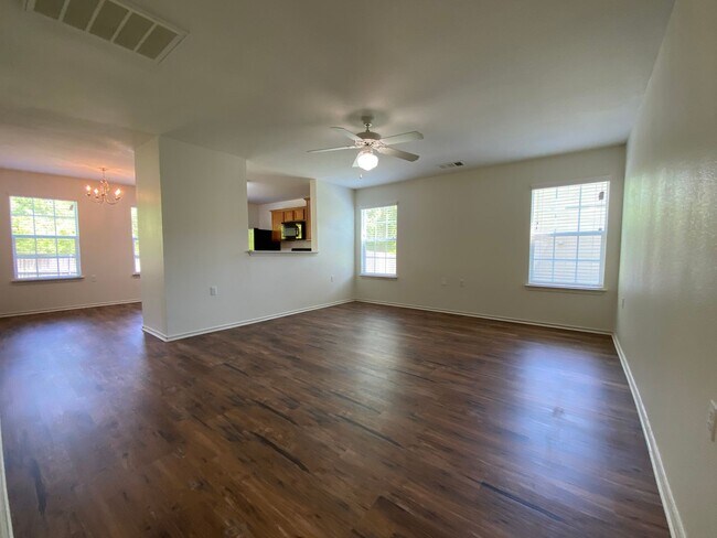 Foto del edificio - 4 Bedroom in Thaxton Place