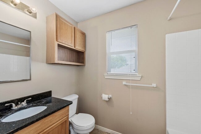 Foto del edificio - AUGUST 2026 PRE-LEASE!! COME TOUR THIS AMAZING 4 bed, 4 bath Home!!