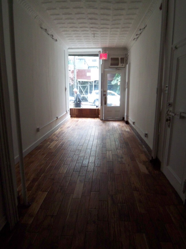 Interior Photo - 105 Thompson St