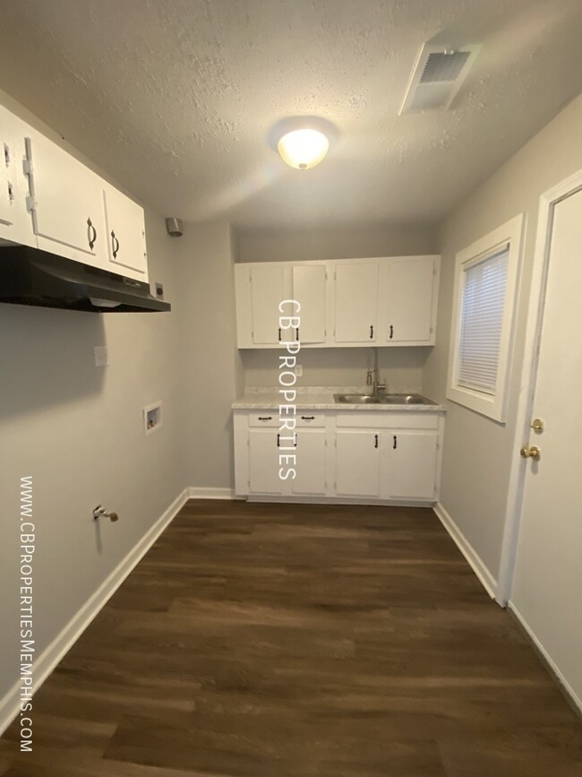 Building Photo - Move in by 10/15/2023 and Get a Free month...