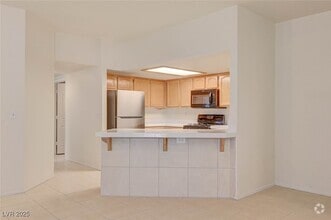 Building Photo - 8301 Boseck Dr