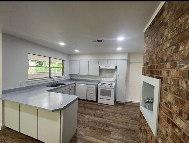 Foto del edificio - 7012 TX-56