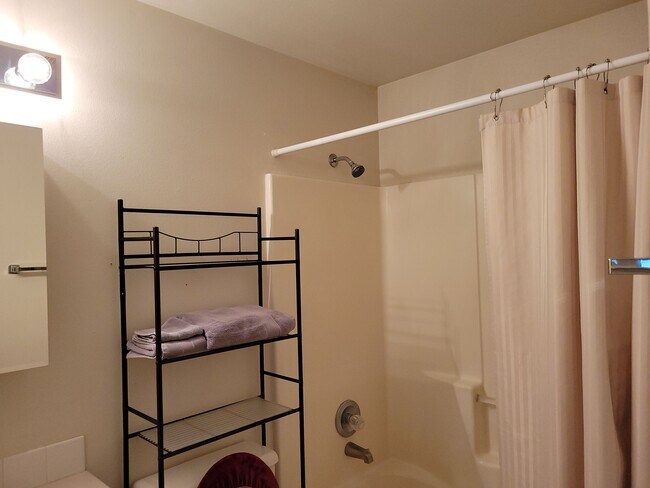 Foto del edificio - 326 NE Kingwood Pl