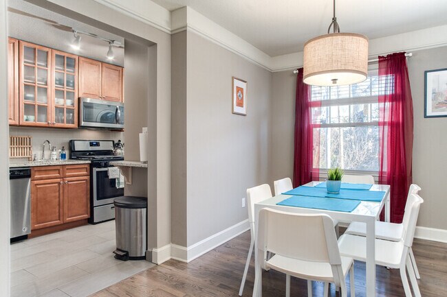 Foto del edificio - 4419 Roanoke Pkwy