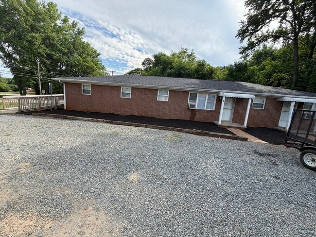 Building Photo - 1604 N Long St