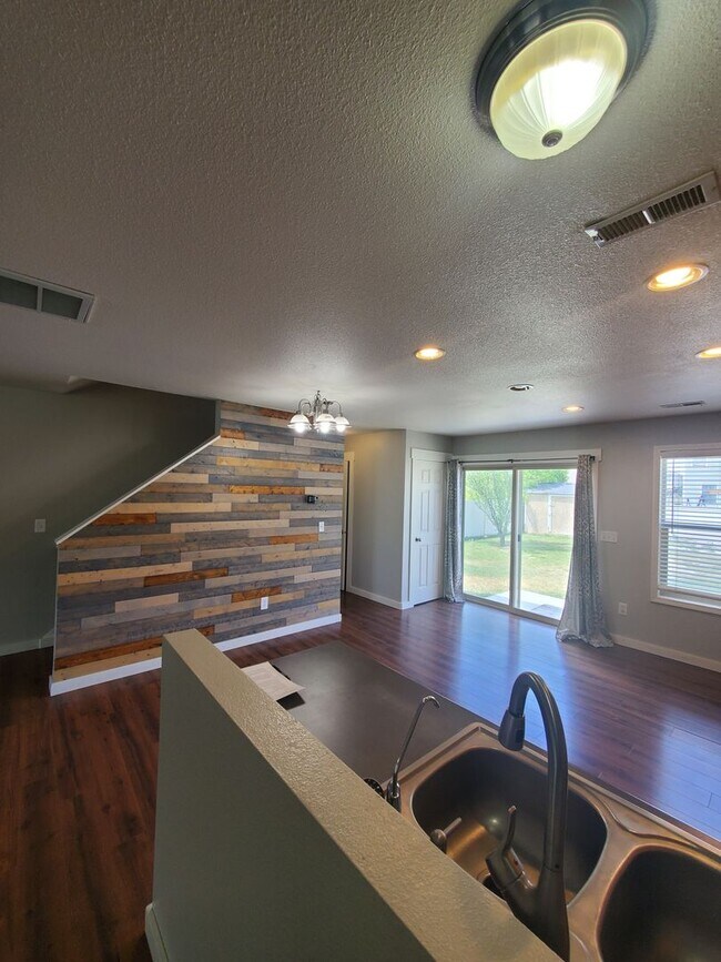 Foto del edificio - Charming Eagle Mountain Home
