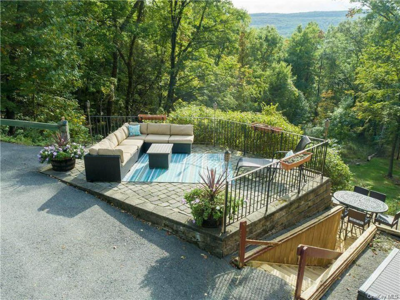 Primary Photo - 13 Kings Point Ln