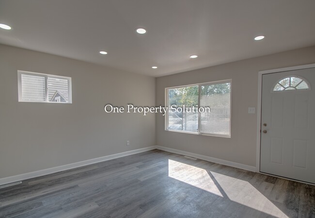 Building Photo - 2650 E 21st Pl