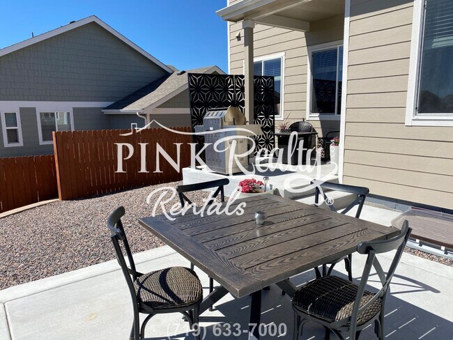 Building Photo - Gorgeous 4 Bedroom, *4 Car Garage* Home in...