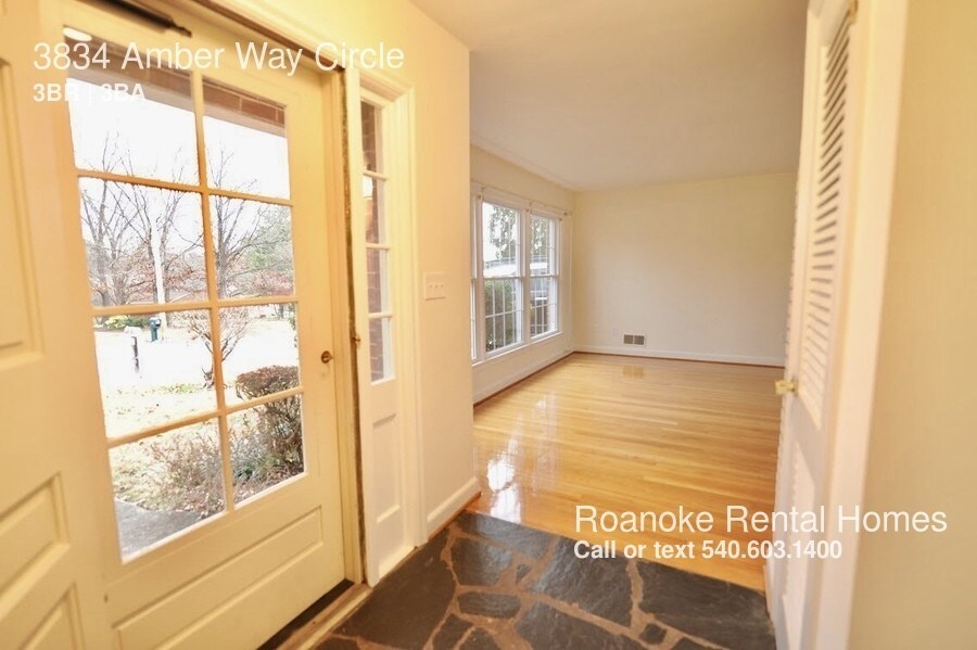 Primary Photo - Move In Ready//4bd//2ba//Spacious