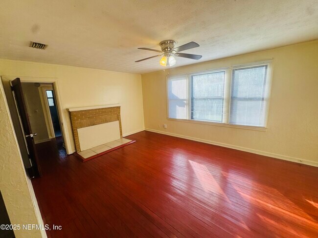 Foto del edificio - 8041 Oakwood St