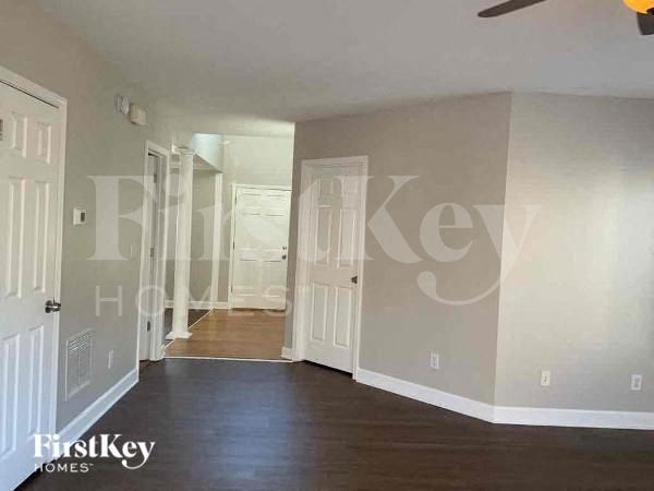 Foto del edificio - 1520 Maplewood Ct