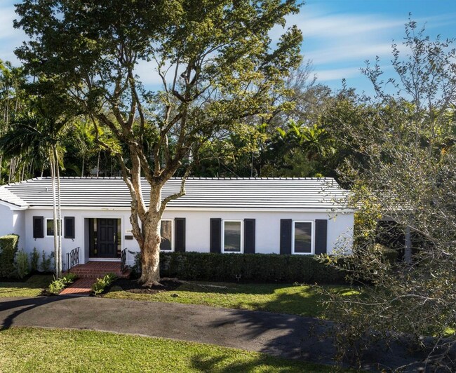 Foto del edificio - 1350 Mendavia Ave