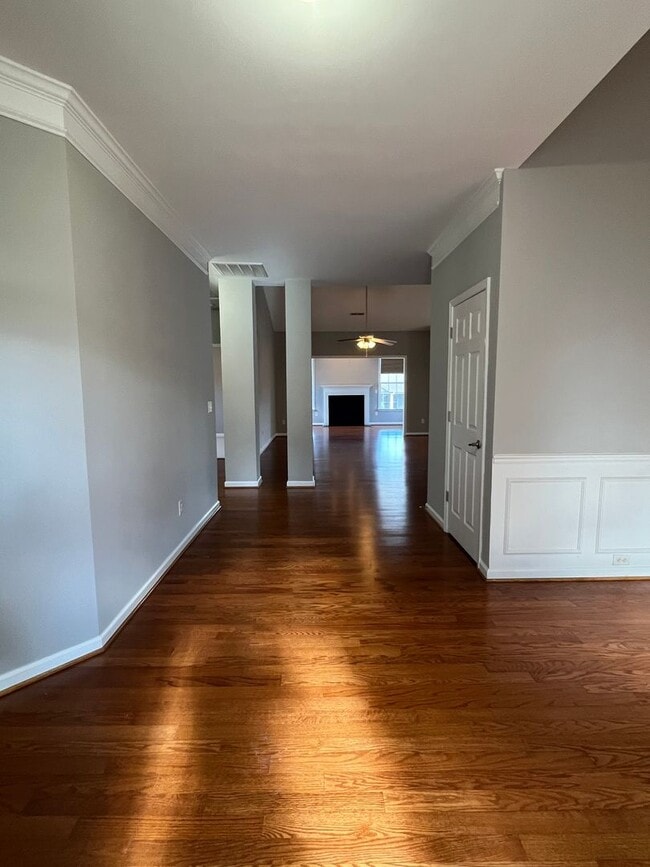 Foto del edificio - 128 Wild Thorn Ln