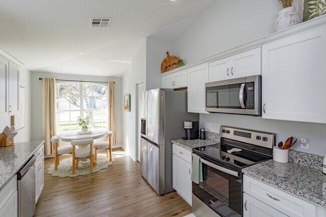 Building Photo - 2532 Ventura Cir
