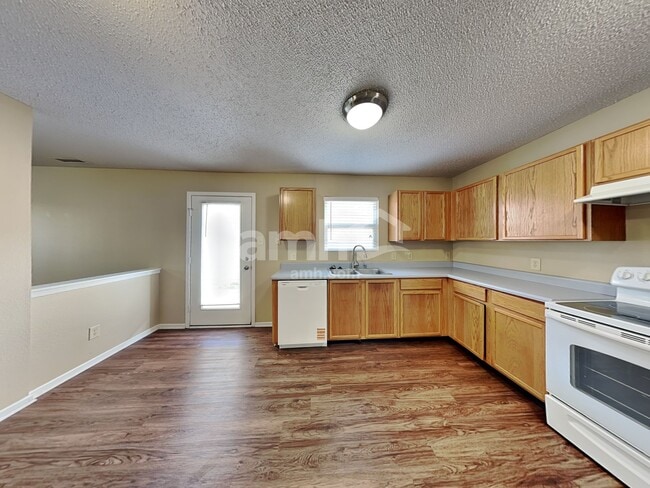 Building Photo - 10176 Cumberland Pointe Blvd