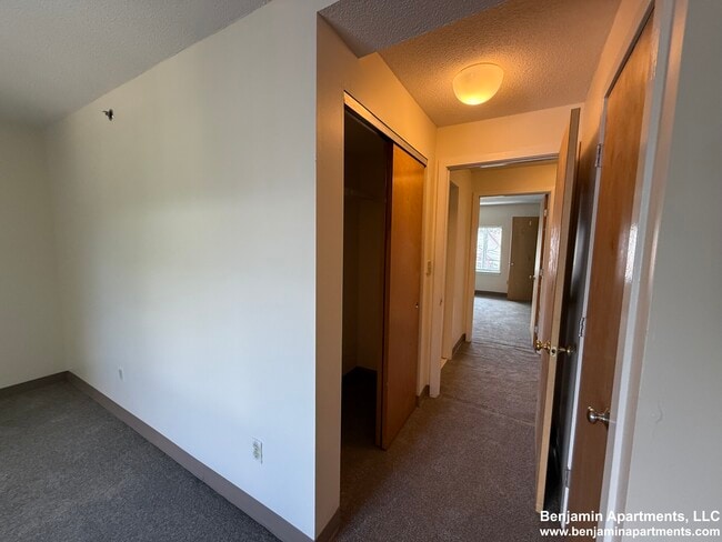 Foto del edificio - 148 North Beacon St