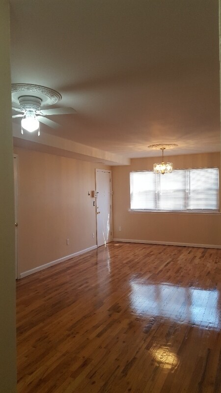 Foto principal - 266 College Dr