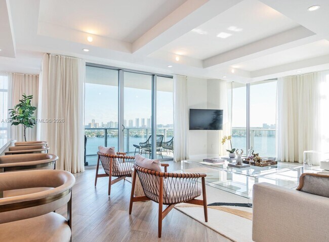 Building Photo - 17301 Biscayne Blvd