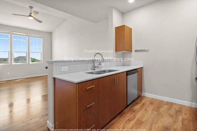 Building Photo - Modern Comfort and Style: Your Perfect Con...