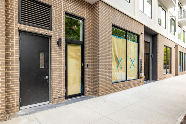 Building Photo - 1000 Lorimer St
