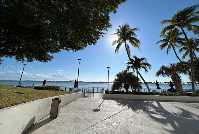 Foto del edificio - 2333 Brickell Ave