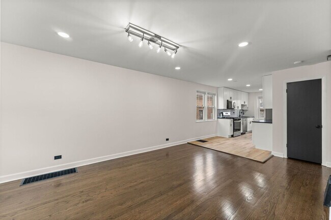 Foto del edificio - 5251 S Hamlin Ave