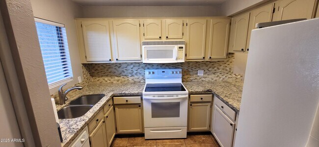 Building Photo - 11666 N 28th Dr