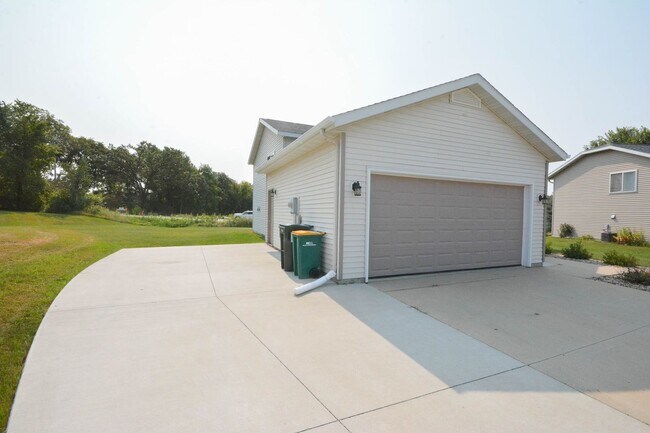 Foto del edificio - Gorgeous 4br home on nice lot with no back...