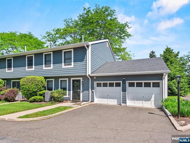 Building Photo - 17 Briarwood Ct