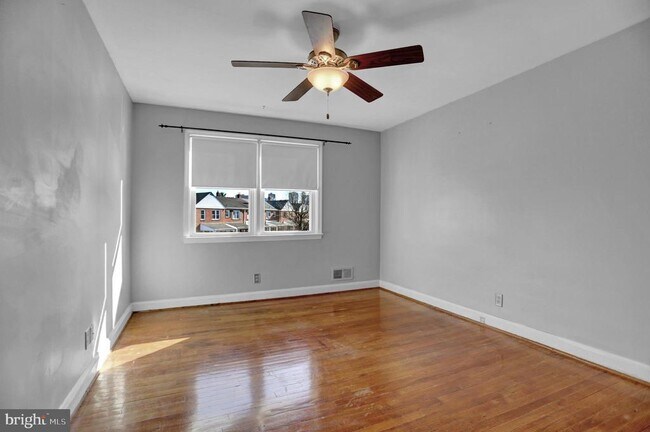 Foto del edificio - 32 Wilfred Ct