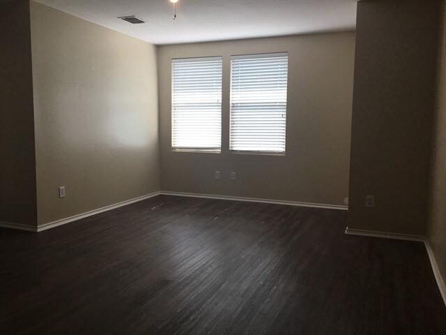 Foto del edificio - 2804 Lake Vista Dr