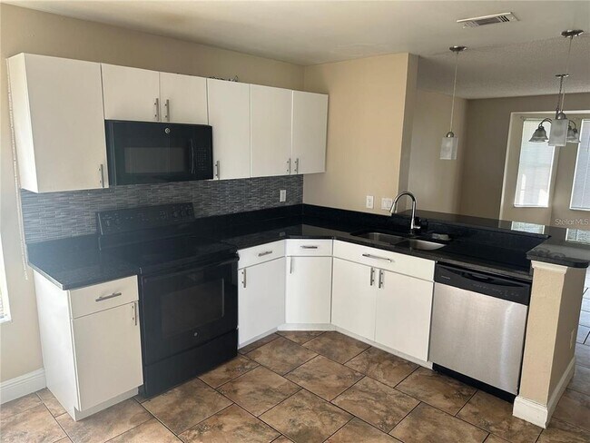 Building Photo - 180 Coralwood Cir