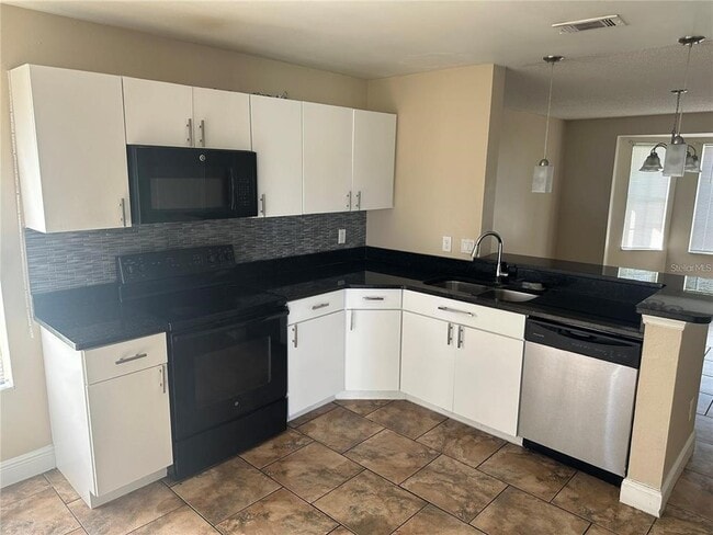 Foto del edificio - 180 Coralwood Cir