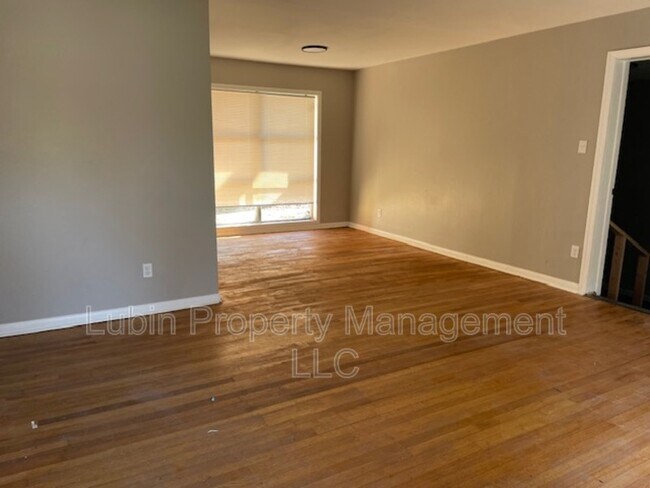 Foto del edificio - 3558 Hallbrook St