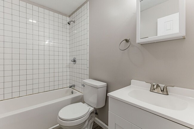 Building Photo - 1603 Kings Way