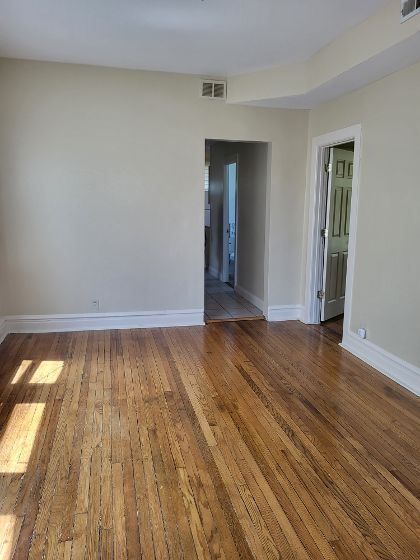 Dining room - 6810 S Green St