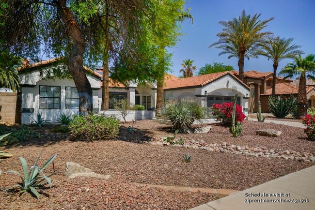 Building Photo - 5636 E Paradise Ln