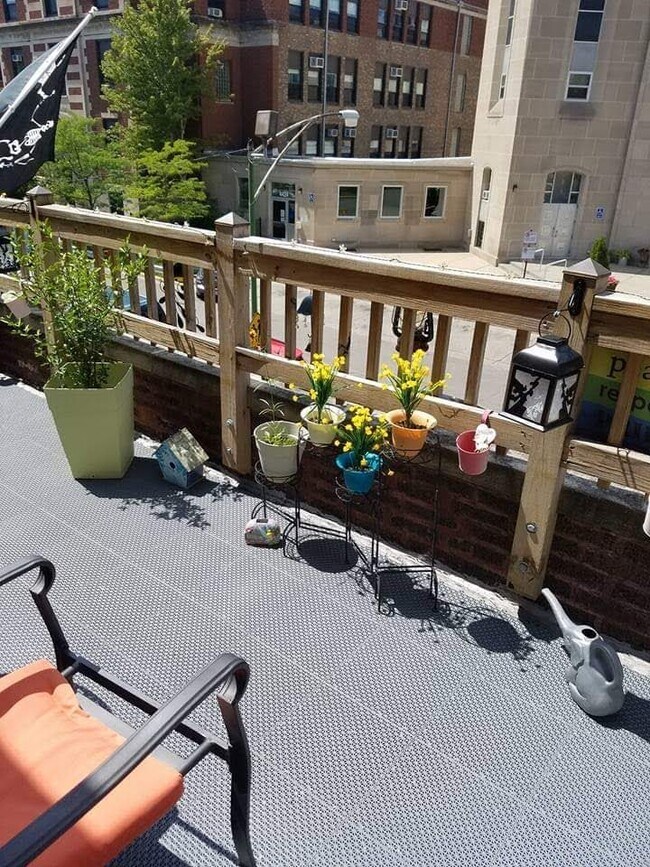 Foto del edificio - 4431 N Troy St