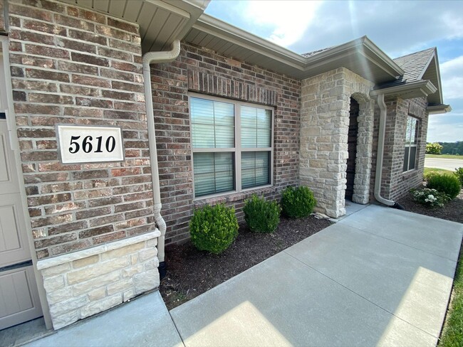 Building Photo - 5610 Bower Ln