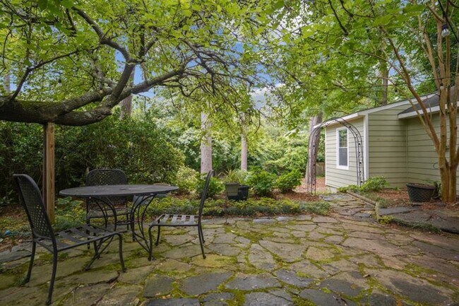 Foto del edificio - 615 Sycamore Dr