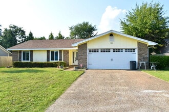 Building Photo - 130 Derby Woods Dr