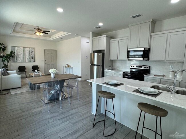 Foto del edificio - 7806 N 58th St