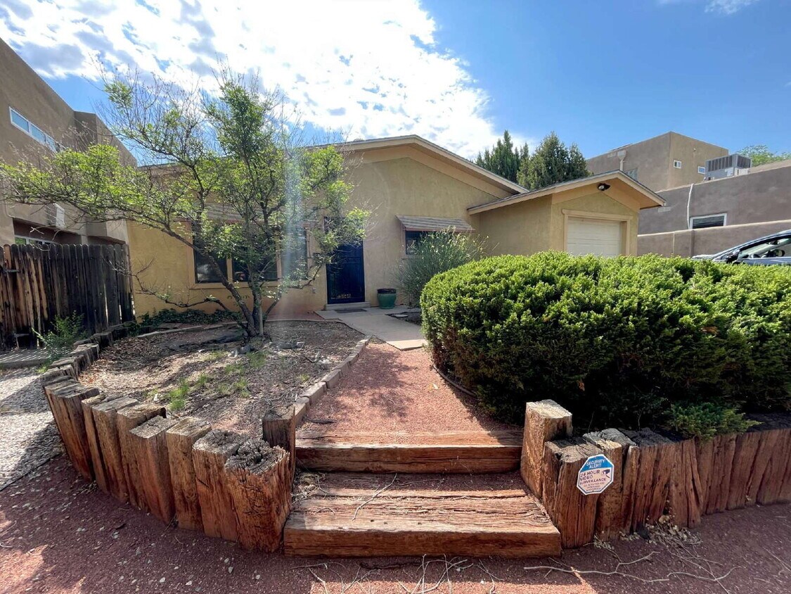 Foto principal - Nob Hill! 2bd/1ba/1CG Gorgeous!